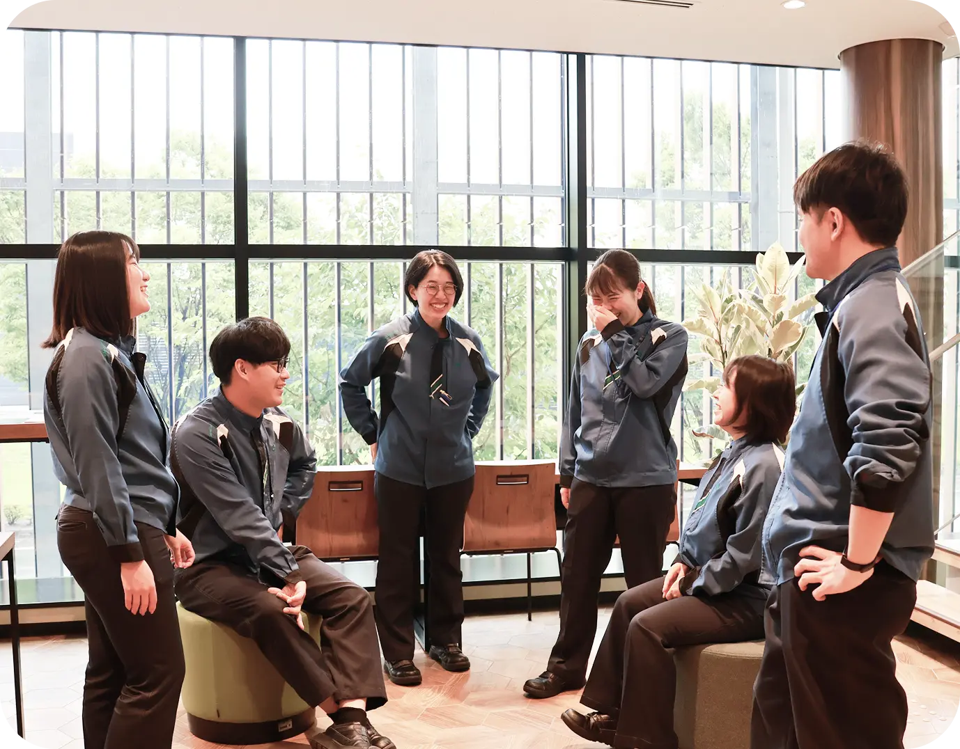 社員同士で交流する様子